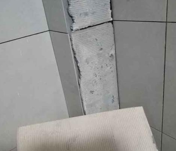 枝江瓷砖空鼓维修公司分享下厨房瓷砖脱落的补救措施。